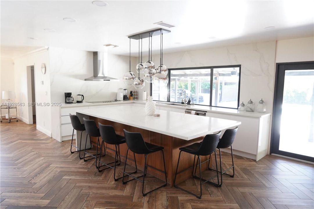 出租: $10,995 (4 贝兹, 4 浴室, 3071 平方英尺)