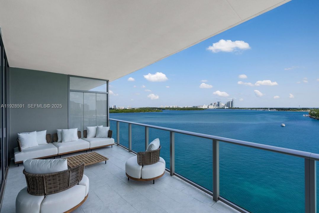 En Venta: $8,700,000 (5 camas, 4 baños, 5073 Pies cuadrados)