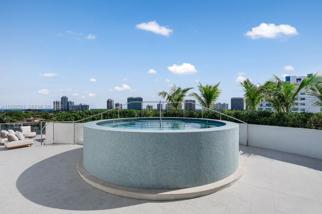 En Venta: $8,700,000 (5 camas, 4 baños, 5073 Pies cuadrados)