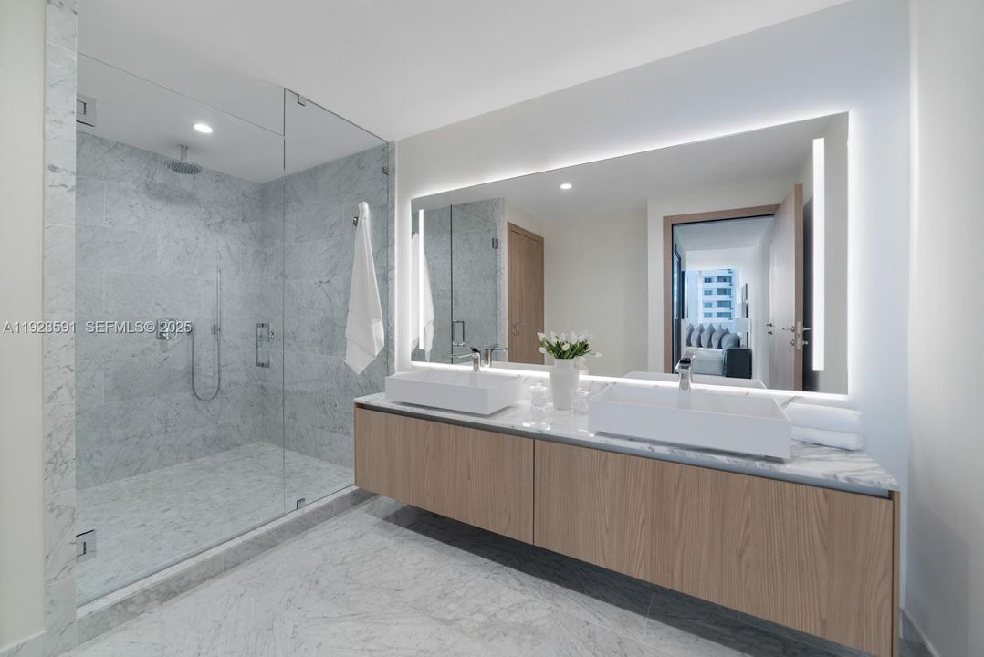 En Venta: $8,700,000 (5 camas, 4 baños, 5073 Pies cuadrados)