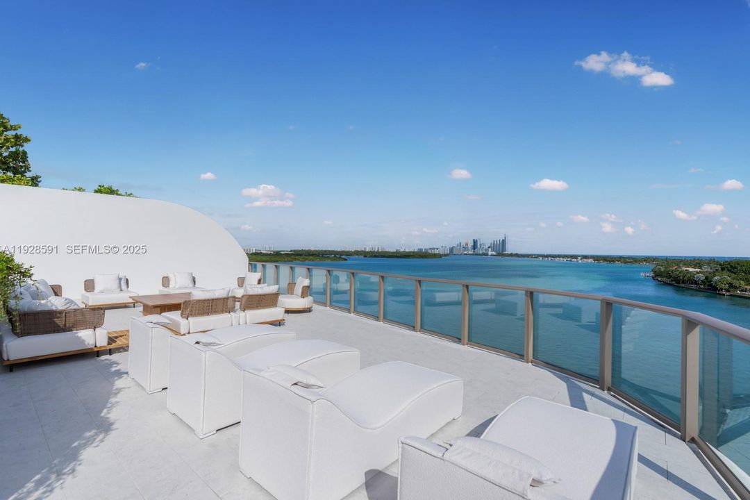 En Venta: $8,700,000 (5 camas, 4 baños, 5073 Pies cuadrados)