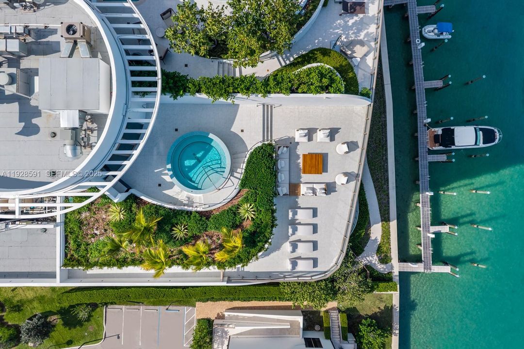 En Venta: $8,700,000 (5 camas, 4 baños, 5073 Pies cuadrados)