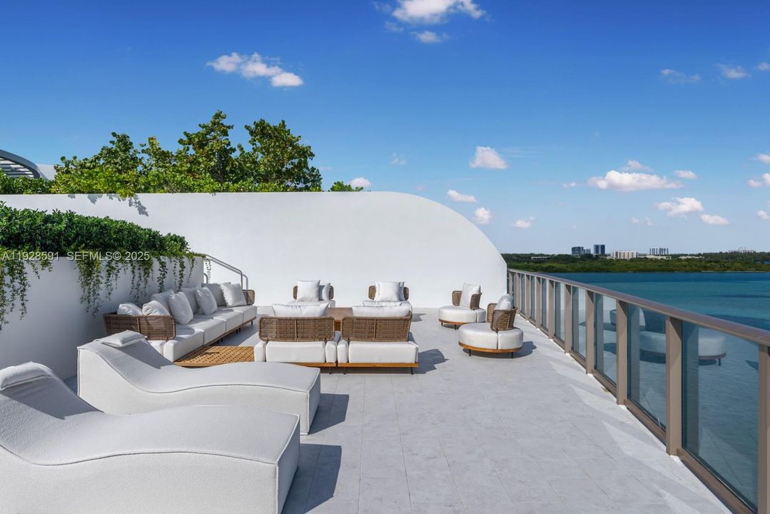 En Venta: $8,700,000 (5 camas, 4 baños, 5073 Pies cuadrados)