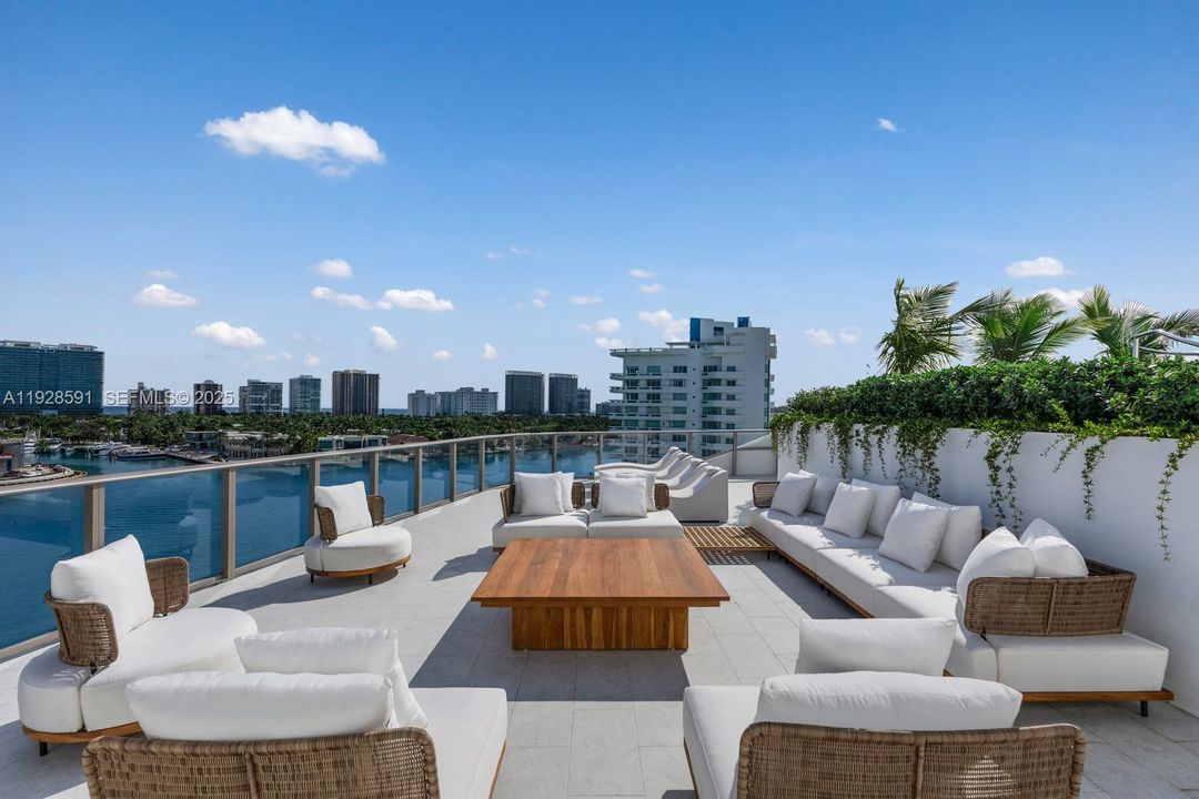 En Venta: $8,700,000 (5 camas, 4 baños, 5073 Pies cuadrados)