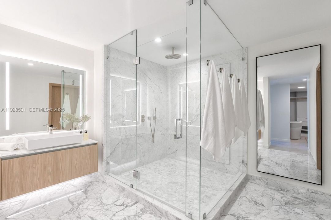 En Venta: $8,700,000 (5 camas, 4 baños, 5073 Pies cuadrados)