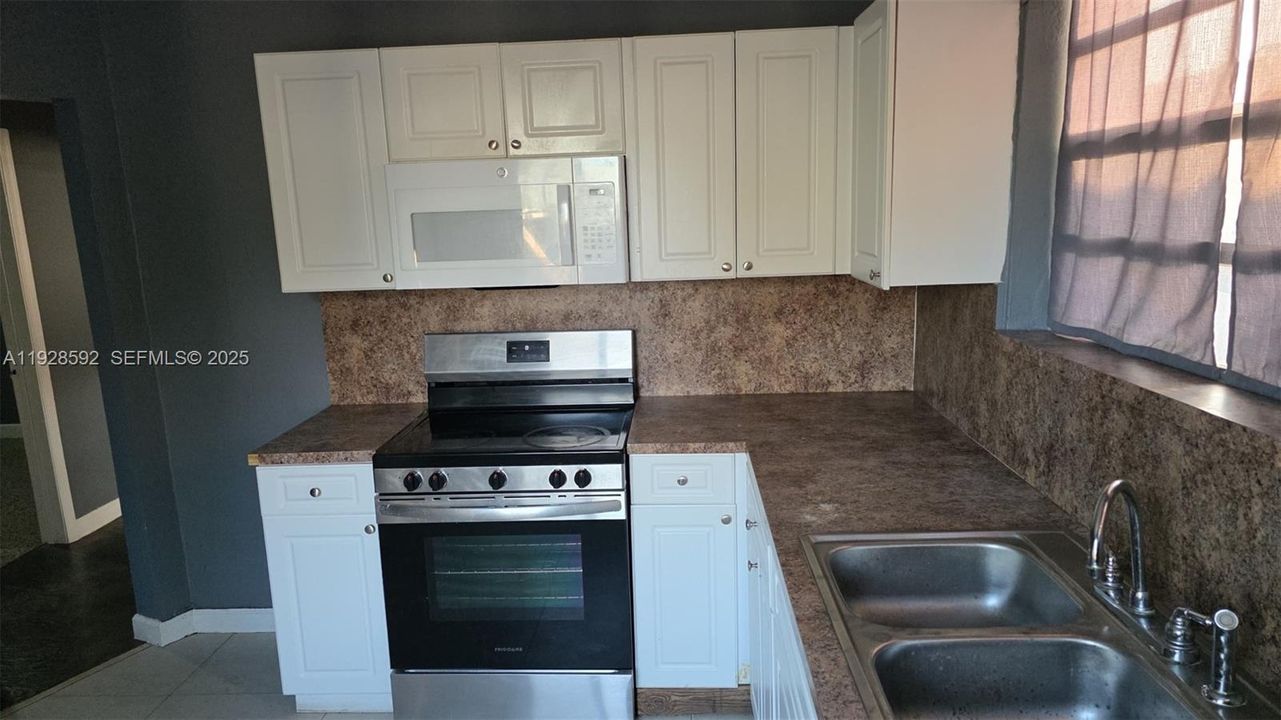 В аренду: $1,800 (1 спален, 1 ванн, 600 Квадратных фут)