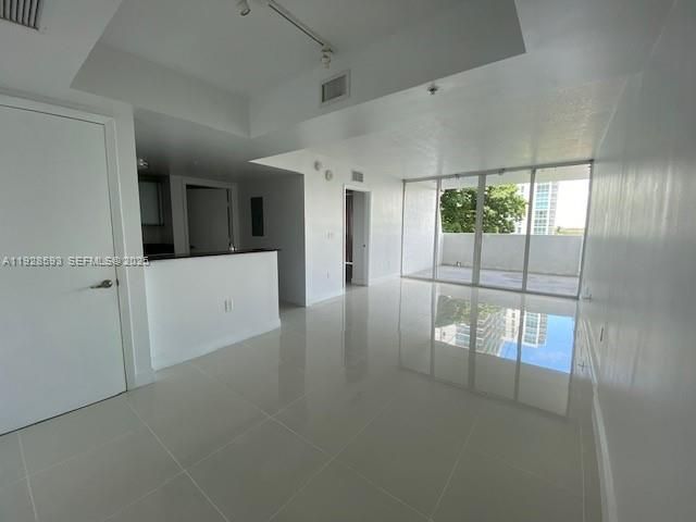 待售: $299,000 (1 贝兹, 1 浴室, 670 平方英尺)