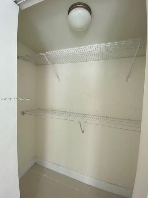 待售: $299,000 (1 贝兹, 1 浴室, 670 平方英尺)