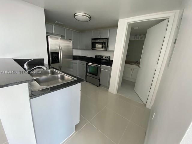 待售: $299,000 (1 贝兹, 1 浴室, 670 平方英尺)