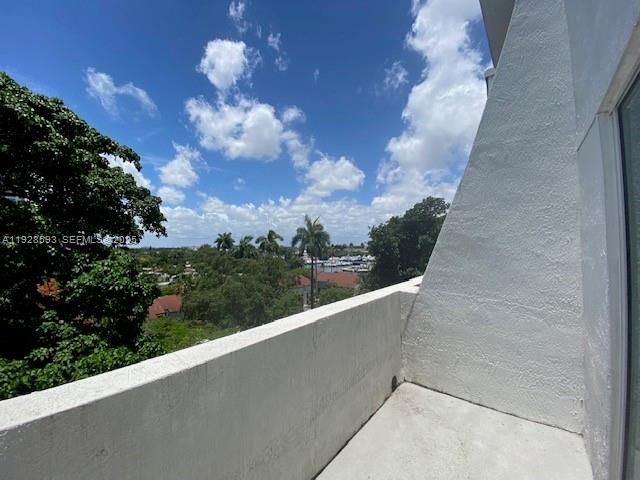 待售: $299,000 (1 贝兹, 1 浴室, 670 平方英尺)