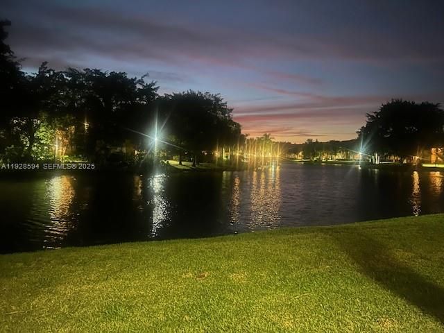 For Rent: $1,775 (1 beds, 1 baths, 734 Square Feet)