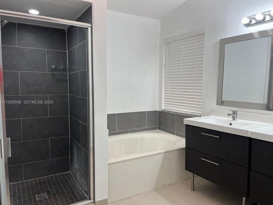 For Rent: $3,600 (4 beds, 2 baths, 1975 Square Feet)