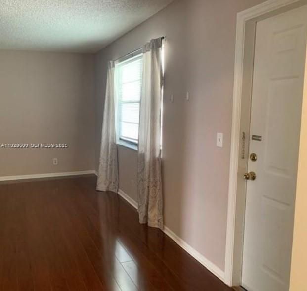 For Rent: $2,050 (2 beds, 2 baths, 933 Square Feet)