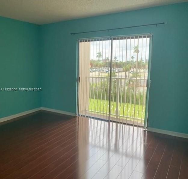 For Rent: $2,050 (2 beds, 2 baths, 933 Square Feet)
