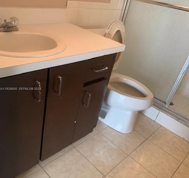 For Rent: $2,050 (2 beds, 2 baths, 933 Square Feet)