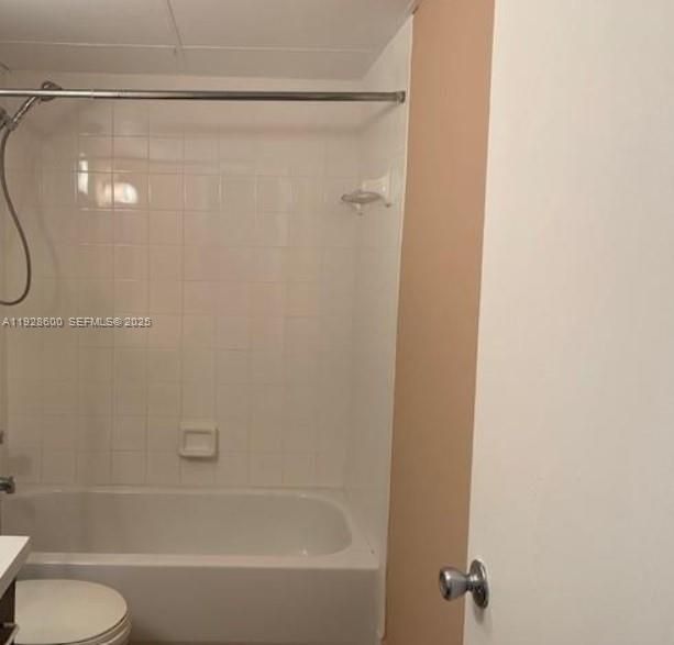 For Rent: $2,050 (2 beds, 2 baths, 933 Square Feet)