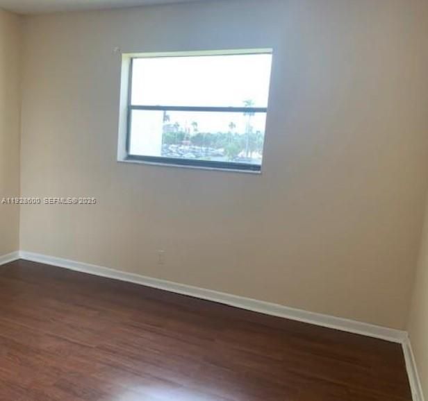For Rent: $2,050 (2 beds, 2 baths, 933 Square Feet)