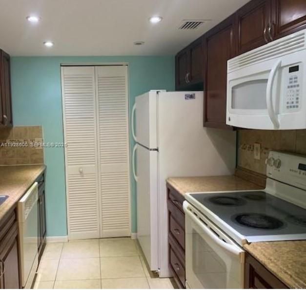 For Rent: $2,050 (2 beds, 2 baths, 933 Square Feet)