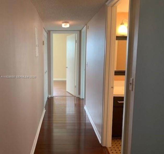 For Rent: $2,050 (2 beds, 2 baths, 933 Square Feet)