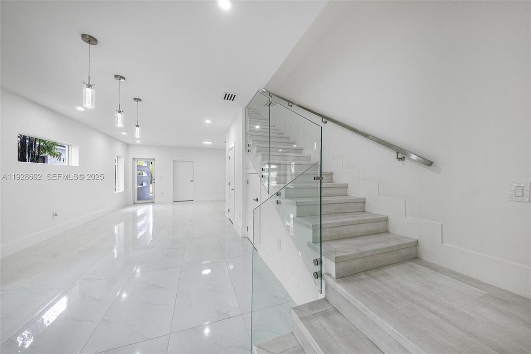 En Renta: $10,500 (3 camas, 3 baños, 2112 Pies cuadrados)