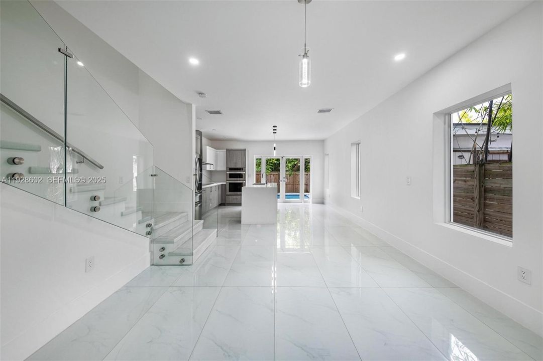 En Renta: $10,500 (3 camas, 3 baños, 2112 Pies cuadrados)