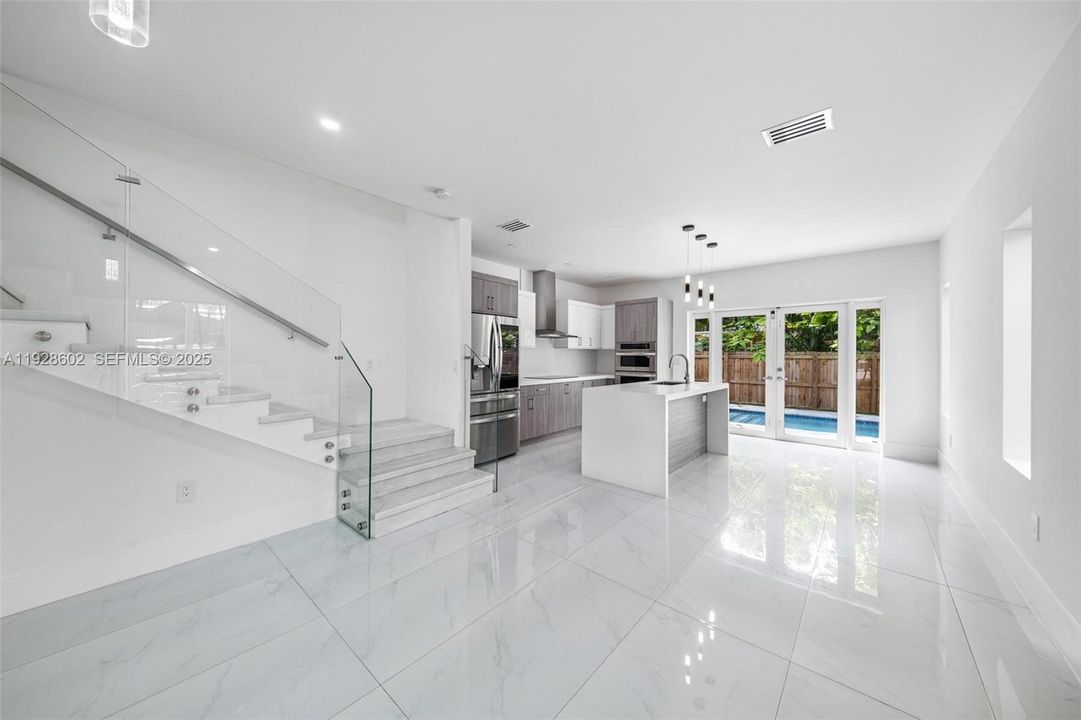 En Renta: $10,500 (3 camas, 3 baños, 2112 Pies cuadrados)