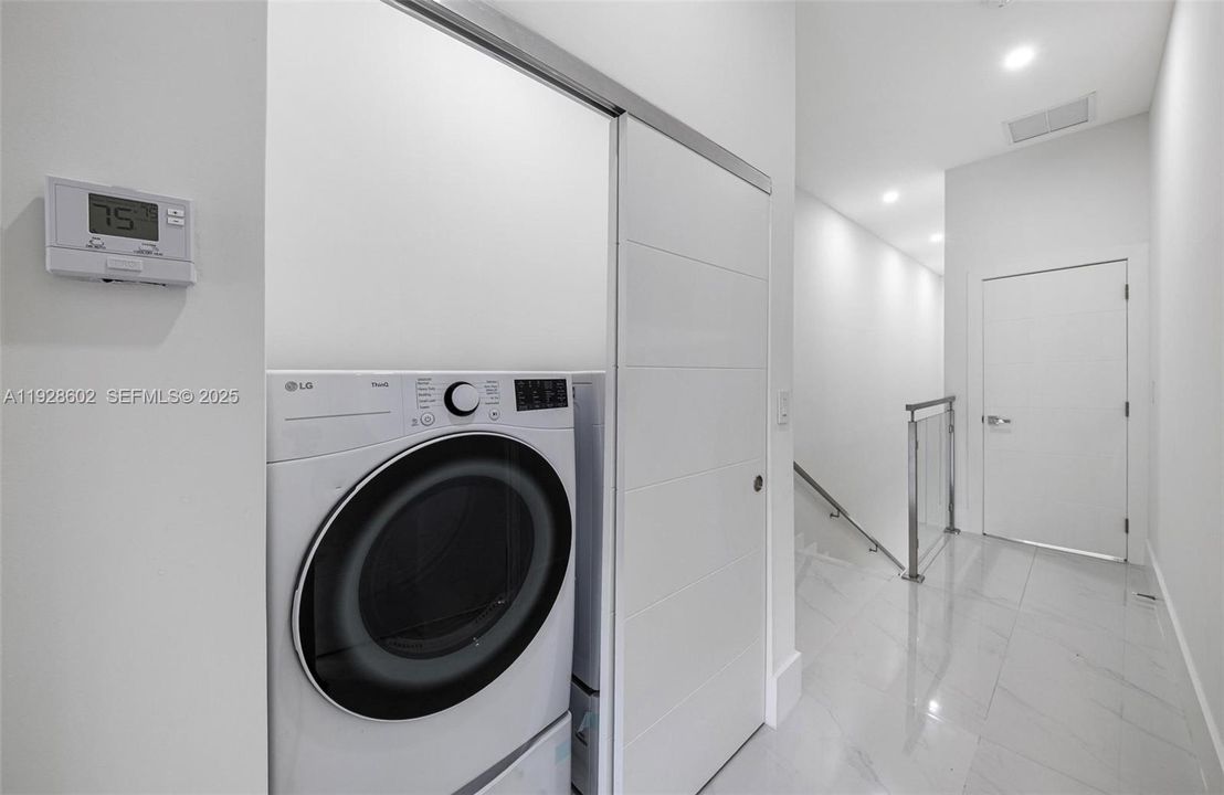 En Renta: $10,500 (3 camas, 3 baños, 2112 Pies cuadrados)