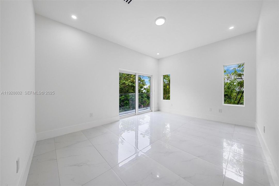 En Renta: $10,500 (3 camas, 3 baños, 2112 Pies cuadrados)