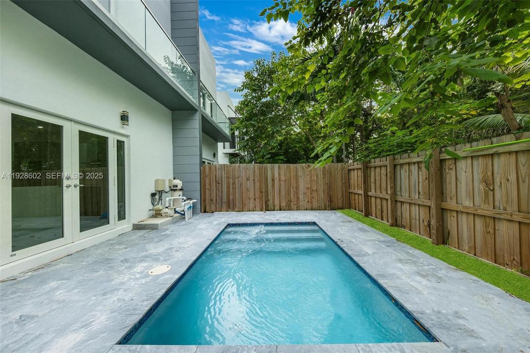 En Renta: $10,500 (3 camas, 3 baños, 2112 Pies cuadrados)