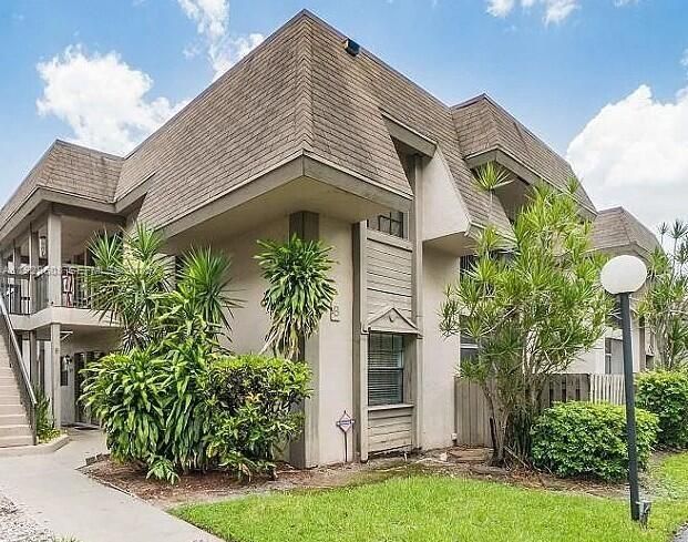 For Sale: $145,000 (2 beds, 2 baths, 925 Square Feet)