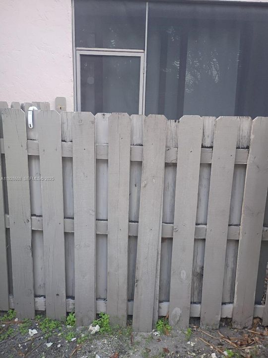 For Sale: $145,000 (2 beds, 2 baths, 925 Square Feet)