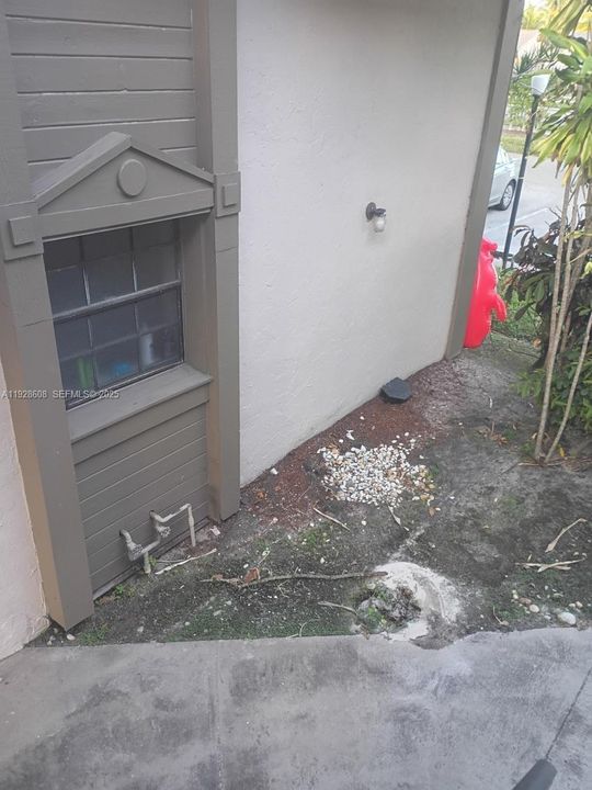 For Sale: $145,000 (2 beds, 2 baths, 925 Square Feet)