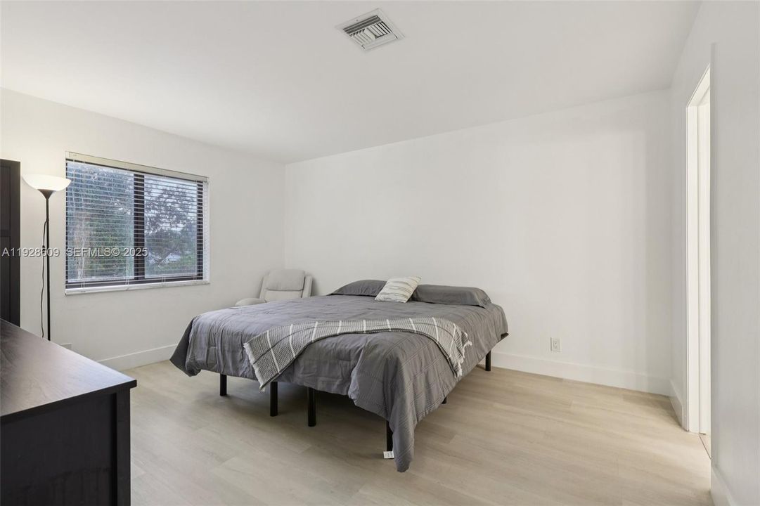 For Sale: $479,000 (3 beds, 2 baths, 1392 Square Feet)