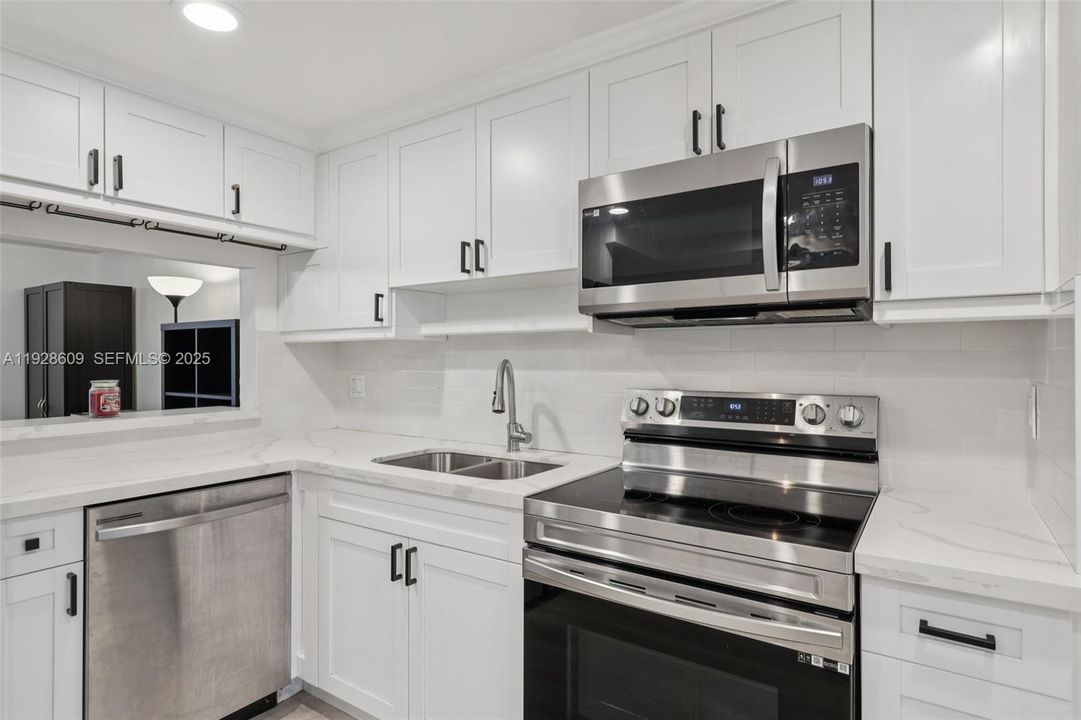 For Sale: $479,000 (3 beds, 2 baths, 1392 Square Feet)