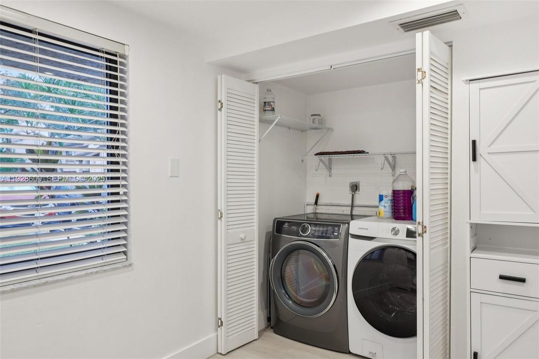 For Sale: $479,000 (3 beds, 2 baths, 1392 Square Feet)