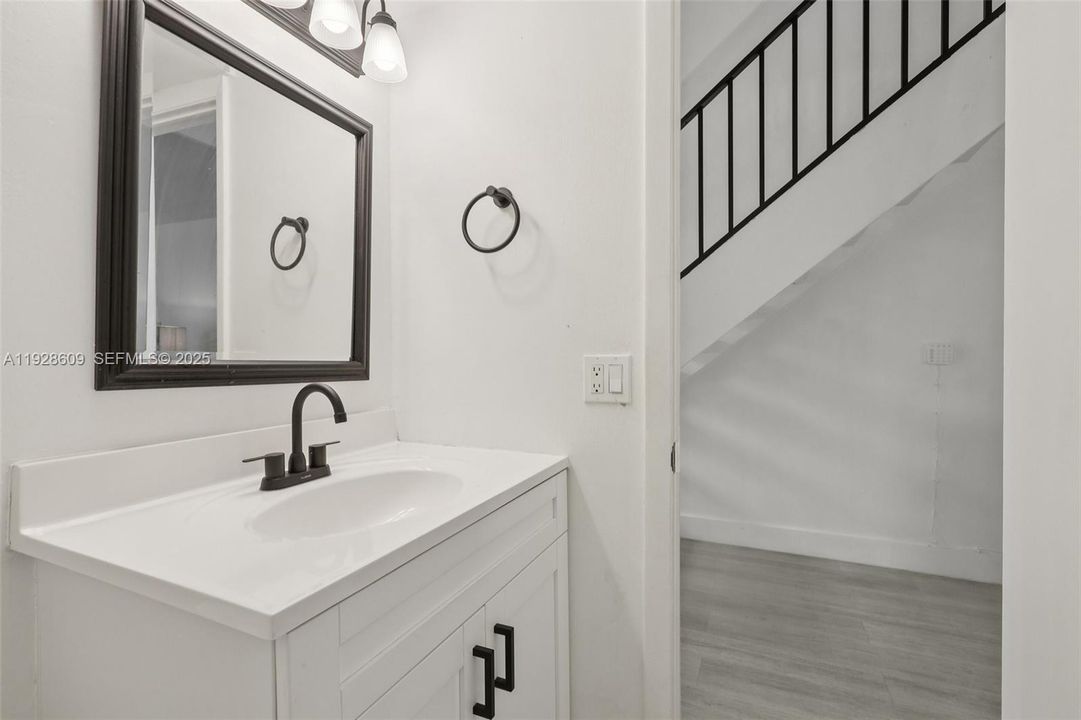 For Sale: $479,000 (3 beds, 2 baths, 1392 Square Feet)