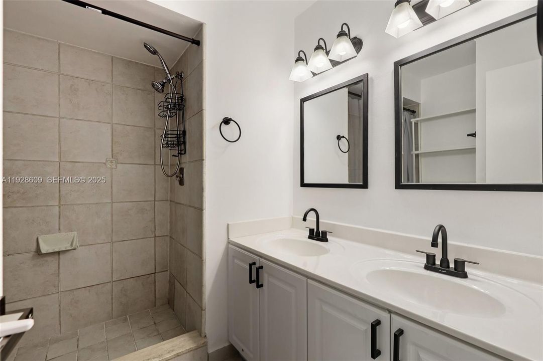 For Sale: $479,000 (3 beds, 2 baths, 1392 Square Feet)