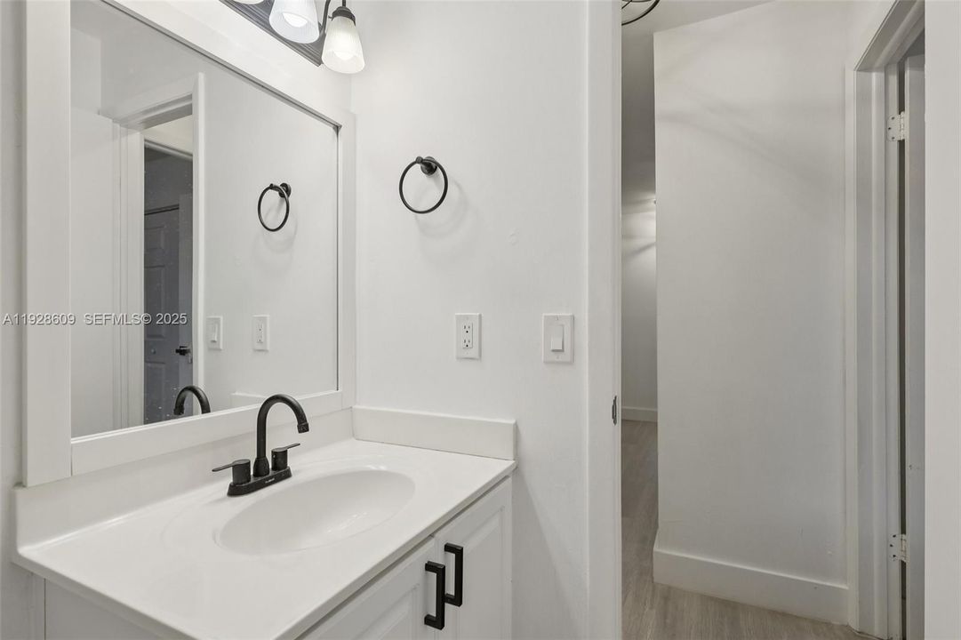 For Sale: $479,000 (3 beds, 2 baths, 1392 Square Feet)