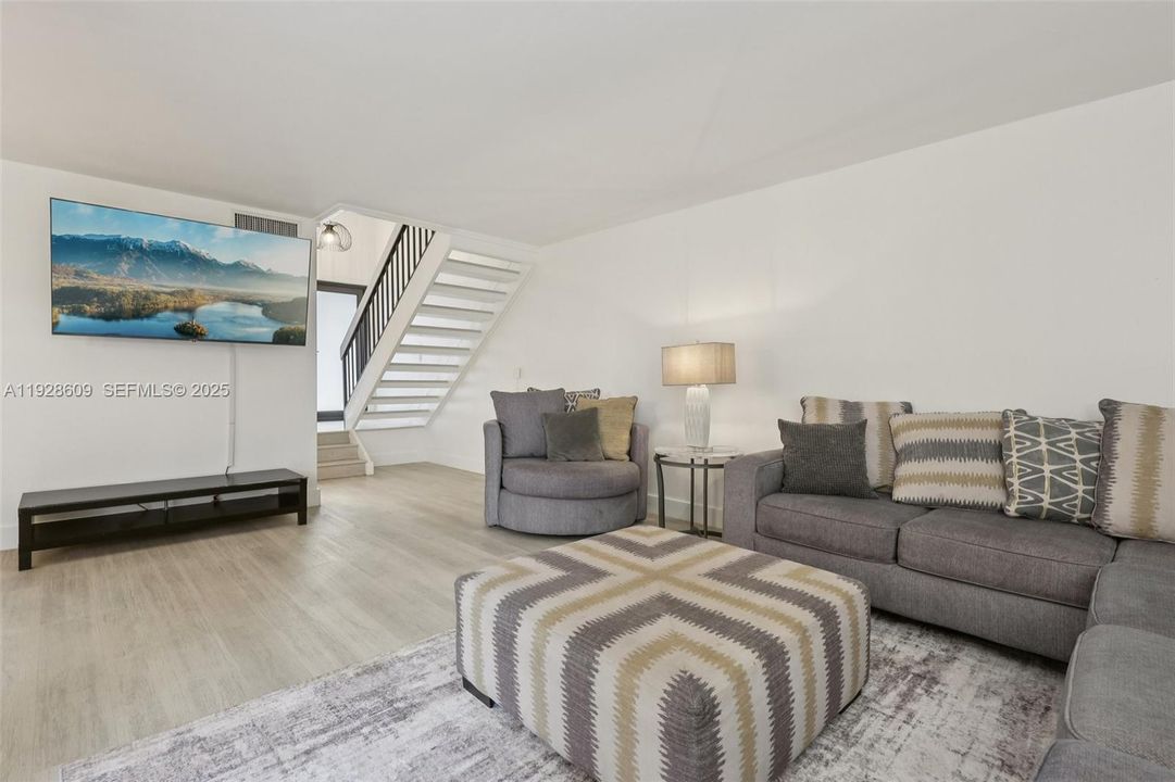 For Sale: $479,000 (3 beds, 2 baths, 1392 Square Feet)