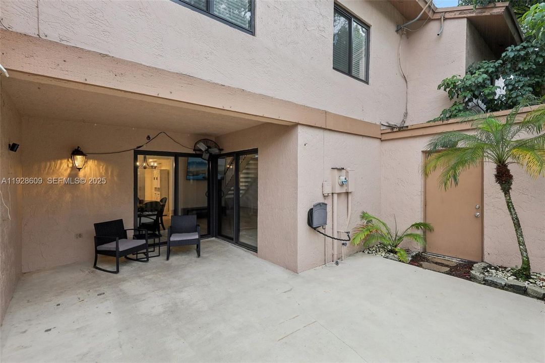 For Sale: $479,000 (3 beds, 2 baths, 1392 Square Feet)