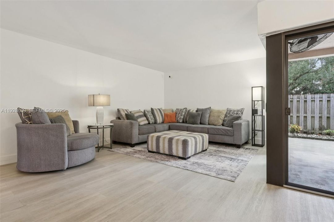 For Sale: $479,000 (3 beds, 2 baths, 1392 Square Feet)