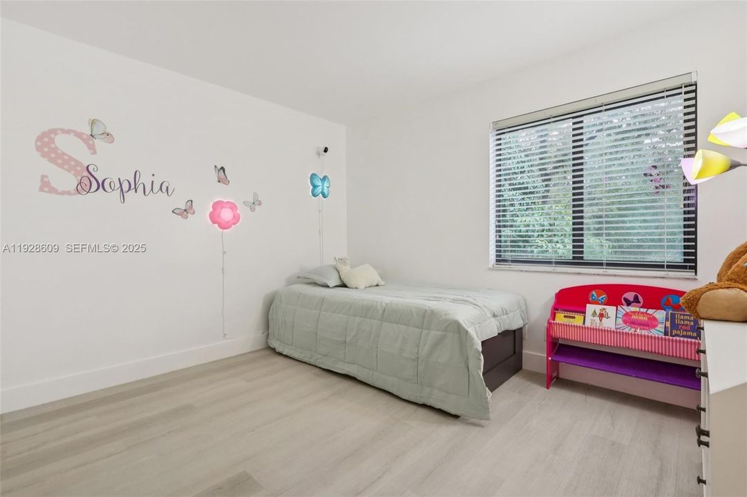 For Sale: $479,000 (3 beds, 2 baths, 1392 Square Feet)