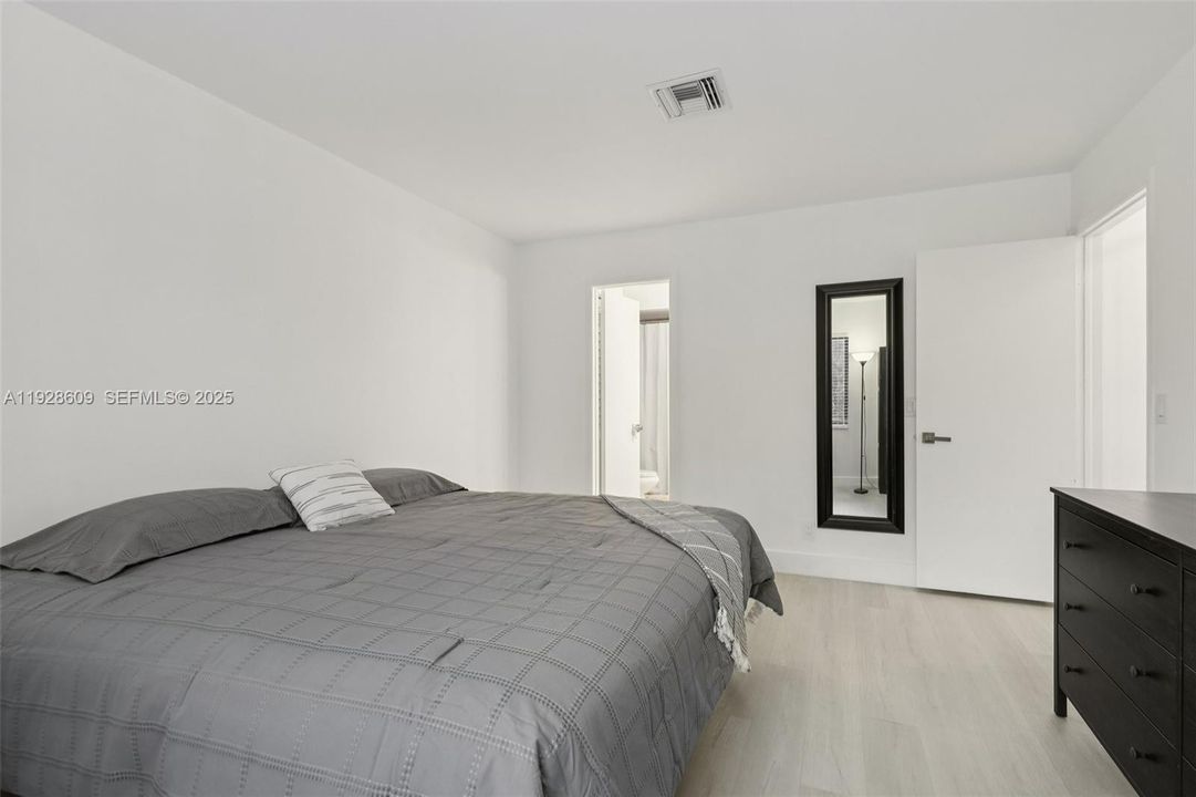 For Sale: $479,000 (3 beds, 2 baths, 1392 Square Feet)