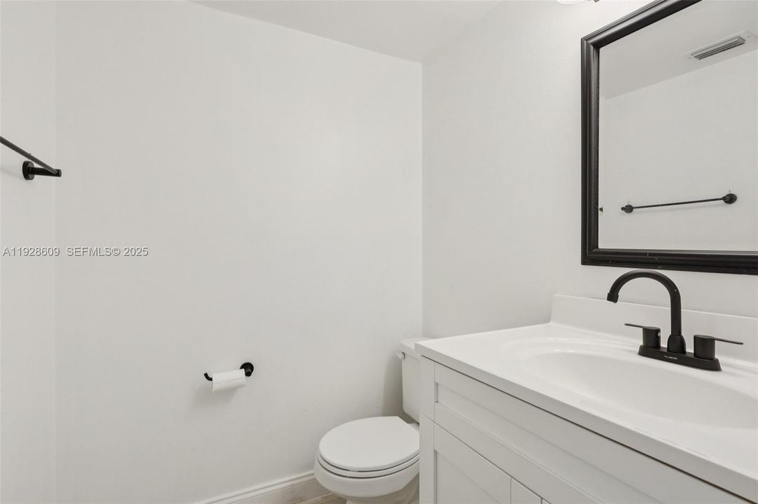 For Sale: $479,000 (3 beds, 2 baths, 1392 Square Feet)