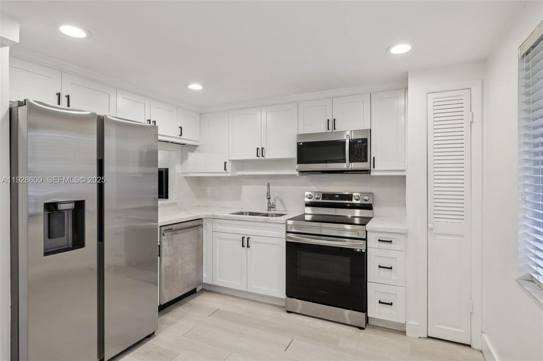 For Sale: $479,000 (3 beds, 2 baths, 1392 Square Feet)