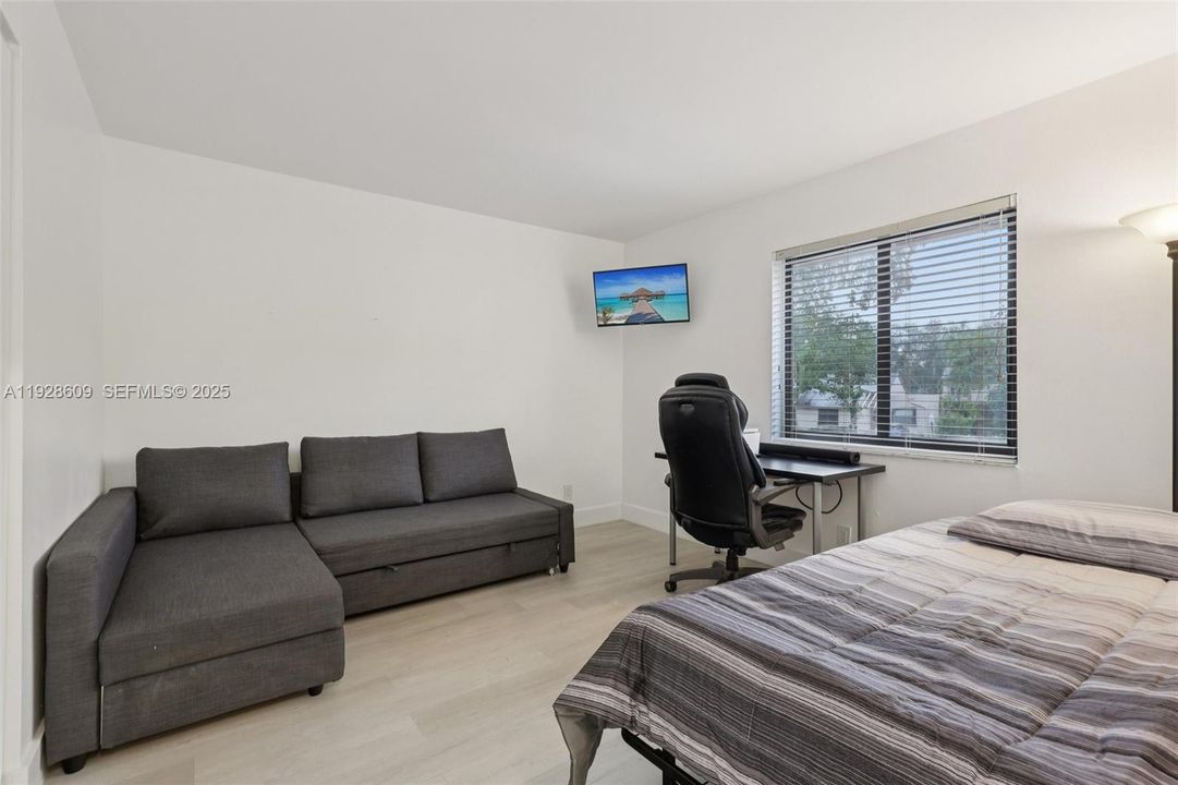 For Sale: $479,000 (3 beds, 2 baths, 1392 Square Feet)