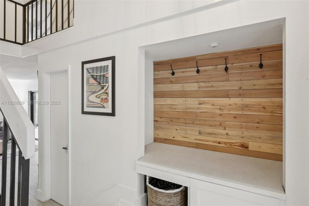 For Sale: $479,000 (3 beds, 2 baths, 1392 Square Feet)