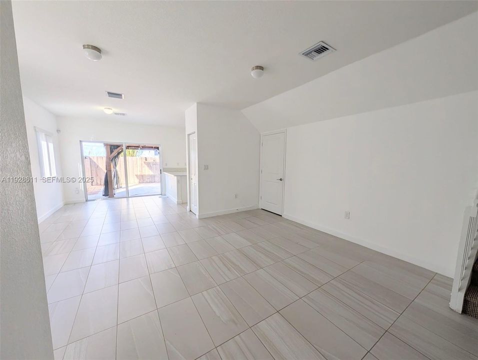 For Rent: $2,600 (4 beds, 3 baths, 1730 Square Feet)