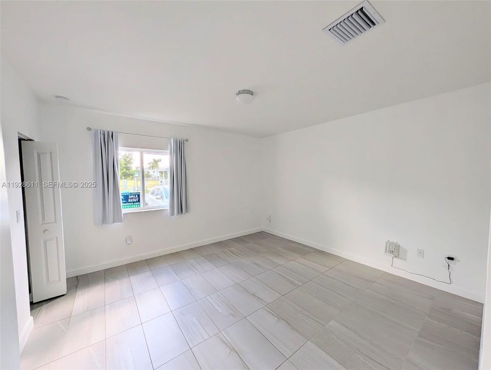 For Rent: $2,600 (4 beds, 3 baths, 1730 Square Feet)