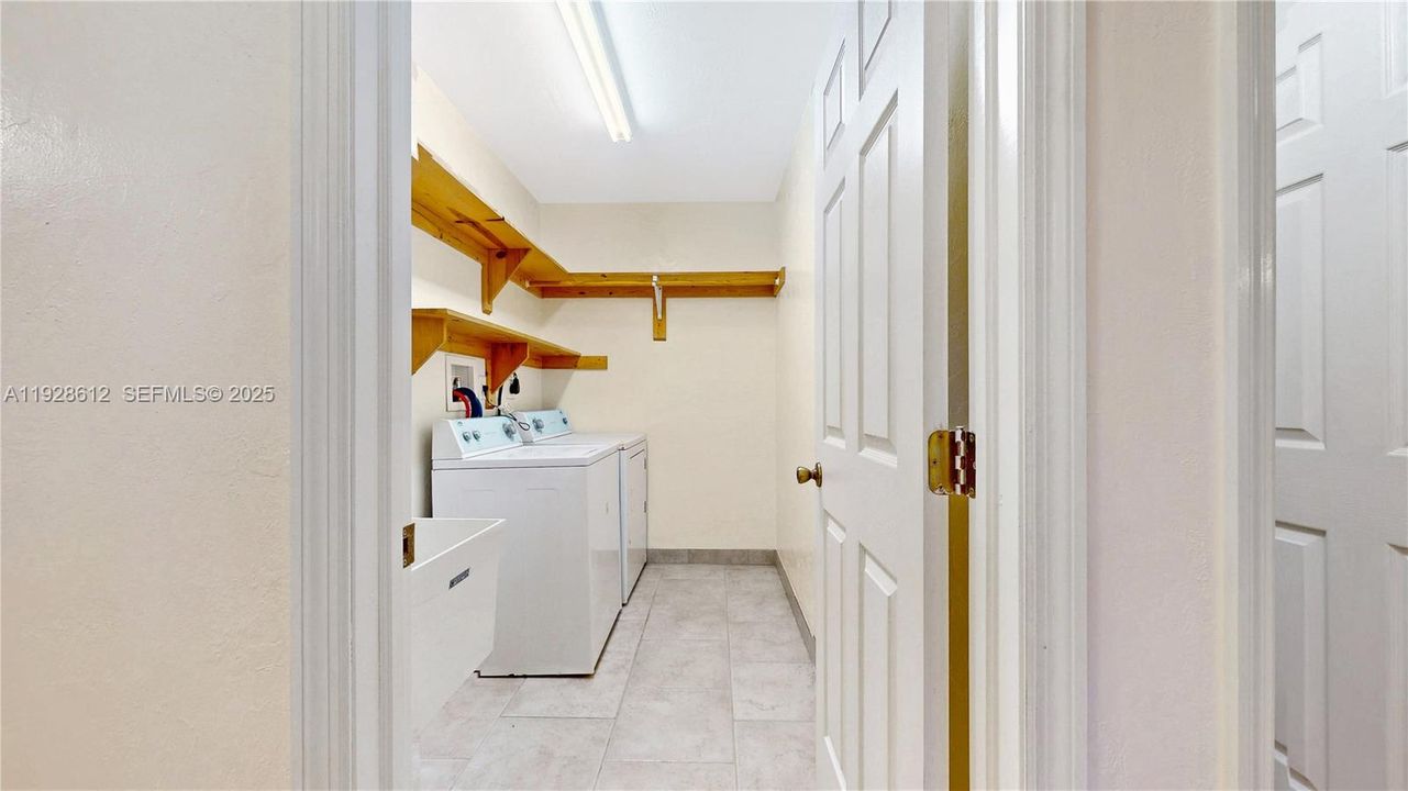 出租: $3,800 (3 贝兹, 2 浴室, 2262 平方英尺)